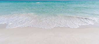 Seaside Bliss Getaway! Mins from Beach,Heated Pool