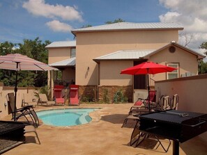 Outdoor pool - Comal River Cottages Hinman 161A (New Braunfels)