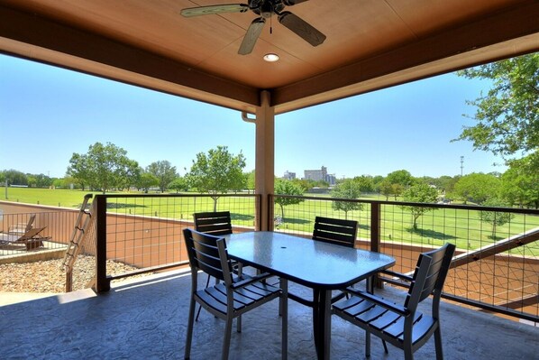 Outdoor dining - Comal River Cottages Hinman 161A (New Braunfels)