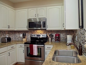 Fridge, microwave, oven, stovetop - Comal River Cottages Hinman 161A (New Braunfels)