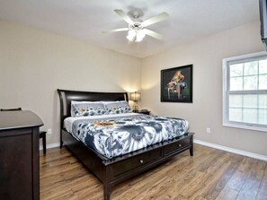 4 bedrooms, iron/ironing board, free WiFi, bed sheets