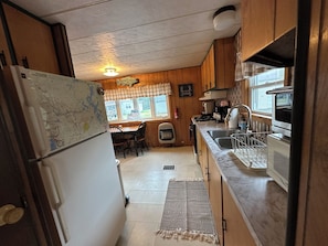 Fridge, microwave, oven, stovetop - Get away from the city life and go get some fresh air in the real country (Jackman)
