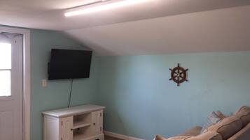 Comfort Suite, 1 King Bed with Sofa bed, Hot Tub, River View | Television