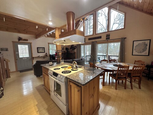 High Peaks Hideaway - minutes from Whiteface Mt!
