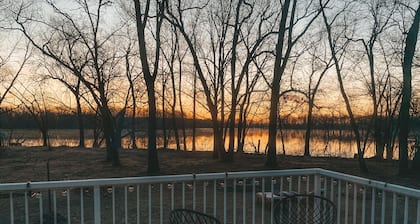 Adorable Cottage on GREAT Fishing Lake