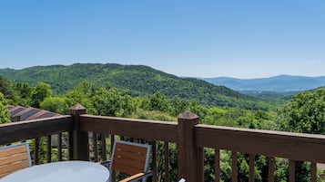 Summit Premium 2 Bedroom View Condo with Spa Tub/Full Kitchen | Balcony view