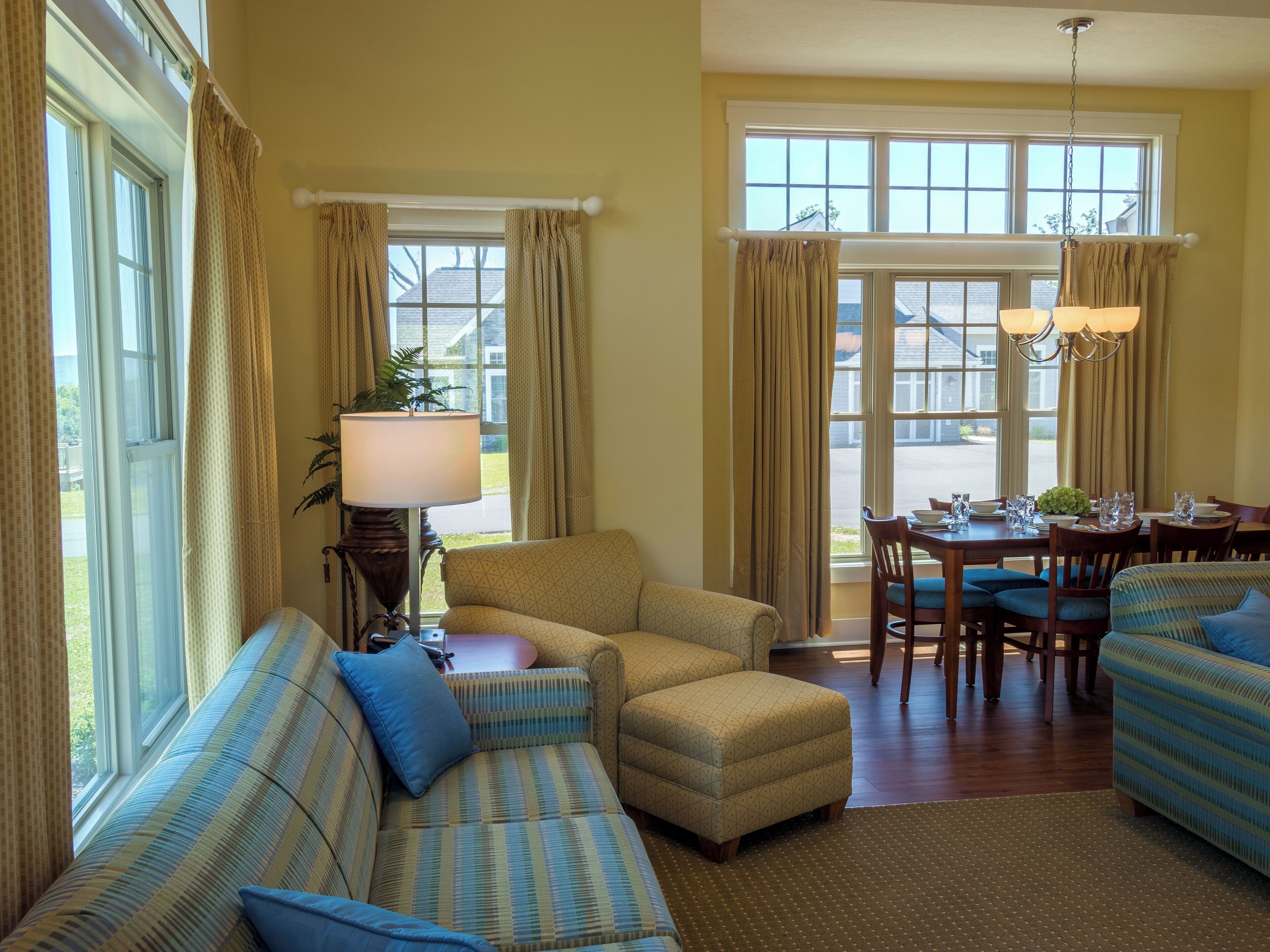 Regal Vistas 2 Bedroom Presidential Condo with Spa Tub/Full Kitchen | 隔音、熨斗/熨衣板、免费 WiFi、床单