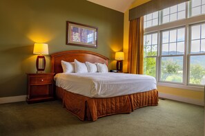 Regal Vistas 2 Bedroom Presidential Condo with Spa Tub/Full Kitchen