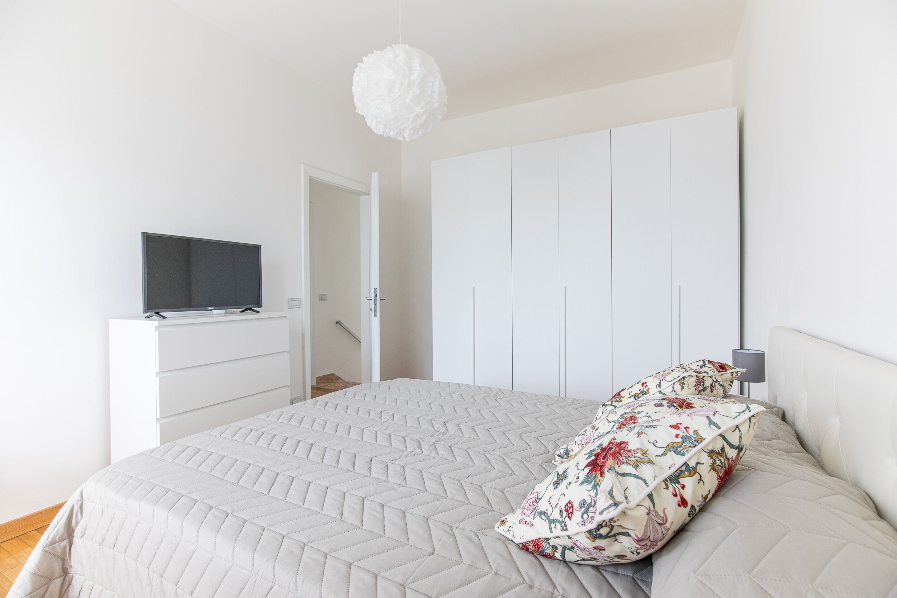 3 bedrooms, iron/ironing board, travel crib, free WiFi