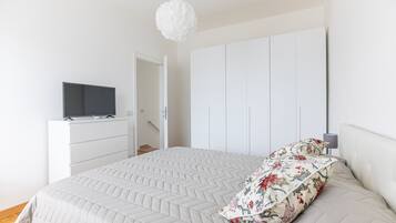 3 bedrooms, iron/ironing board, travel crib, free WiFi