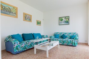 Een smart-tv en een dvd-speler