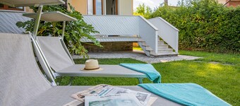 Villa near the sea exclusive garden, parking, wi -fi, bbq