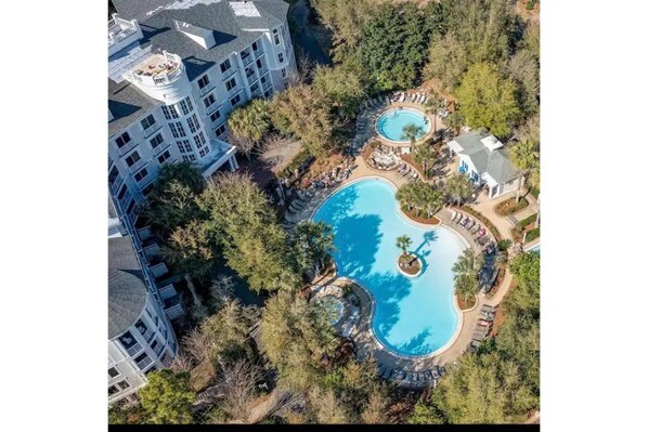 室外游泳池，恒温泳池