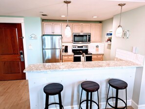 冰箱、微波炉、烤箱、炉灶