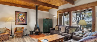 Fort Marcy 54 | Walk to Plaza | Kiva Fireplace | Full Kitchen | Hot Tub | Pool | Single Level