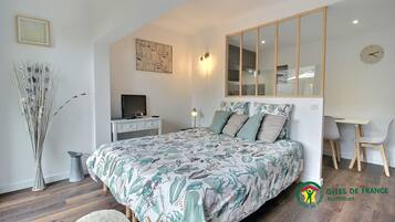1 bedroom, iron/ironing board, free WiFi, bed sheets