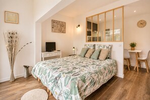 1 bedroom, iron/ironing board, free WiFi, bed sheets - "L'Aube - Private SPA - Quiet location (Surzur)
