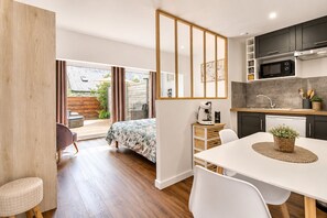 1 bedroom, iron/ironing board, free WiFi, bed sheets - "L'Aube - Private SPA - Quiet location (Surzur)