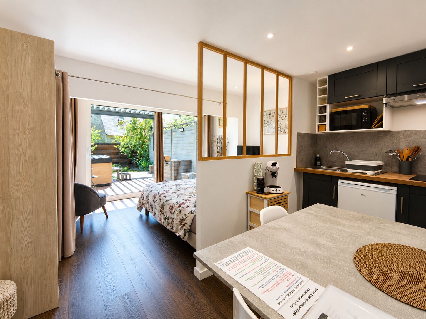 1 slaapkamer, een strijkplank/strijkijzer, gratis wifi, beddengoed