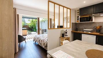 1 slaapkamer, een strijkplank/strijkijzer, gratis wifi, beddengoed