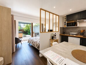 1 chambre, fer et planche à repasser, accès au Wi-Fi (inclus)