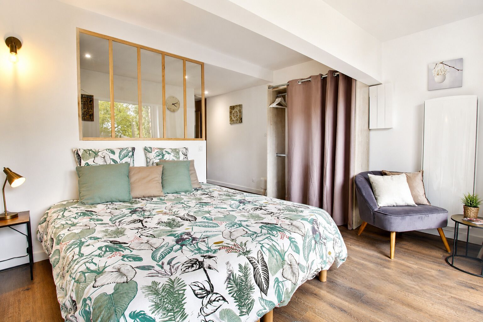 1 slaapkamer, een strijkplank/strijkijzer, gratis wifi, beddengoed