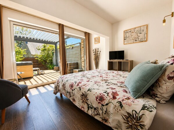 1 bedroom, iron/ironing board, free WiFi, bed sheets