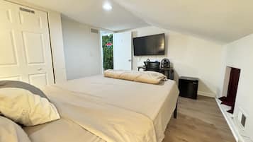 4 bedrooms, desk, iron/ironing board, free WiFi