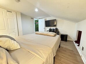 4 bedrooms, desk, iron/ironing board, free WiFi