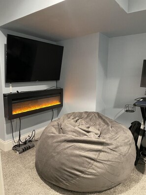 Interior - Downtown Home - Close to Topgolf, Ravens Stadium, Orioles Park, UM Baltimore (Baltimore)