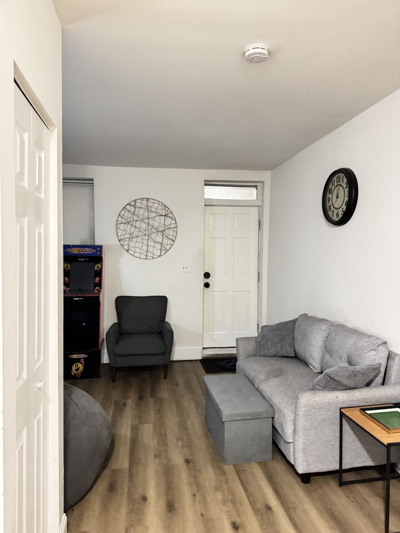 Smart TV, fireplace, computer monitors