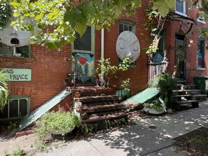 Exterior - Downtown Home - Close to Topgolf, Ravens Stadium, Orioles Park, UM Baltimore (Baltimore)