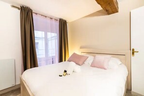 2 Schlafzimmer, Schreibtisch, Bügeleisen/Bügelbrett, Internetzugang