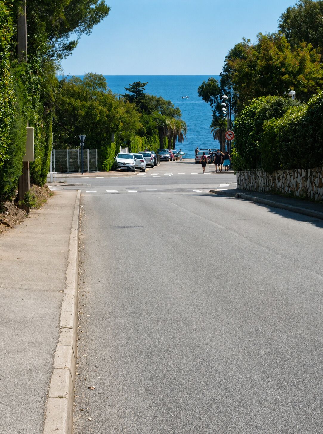 Vue de la rue au sortir de la résidence