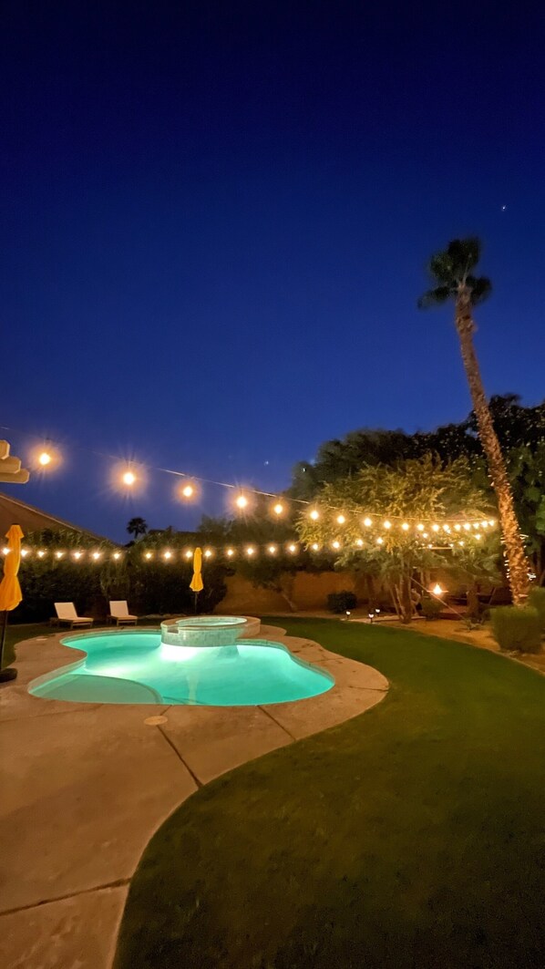 Outdoor pool, a heated pool - Sun Gold house -Pool&Spa, Fire pit and more! (Indio)