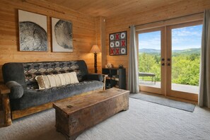 Téléviseur connecté, foyer, jeux vidéo, livres