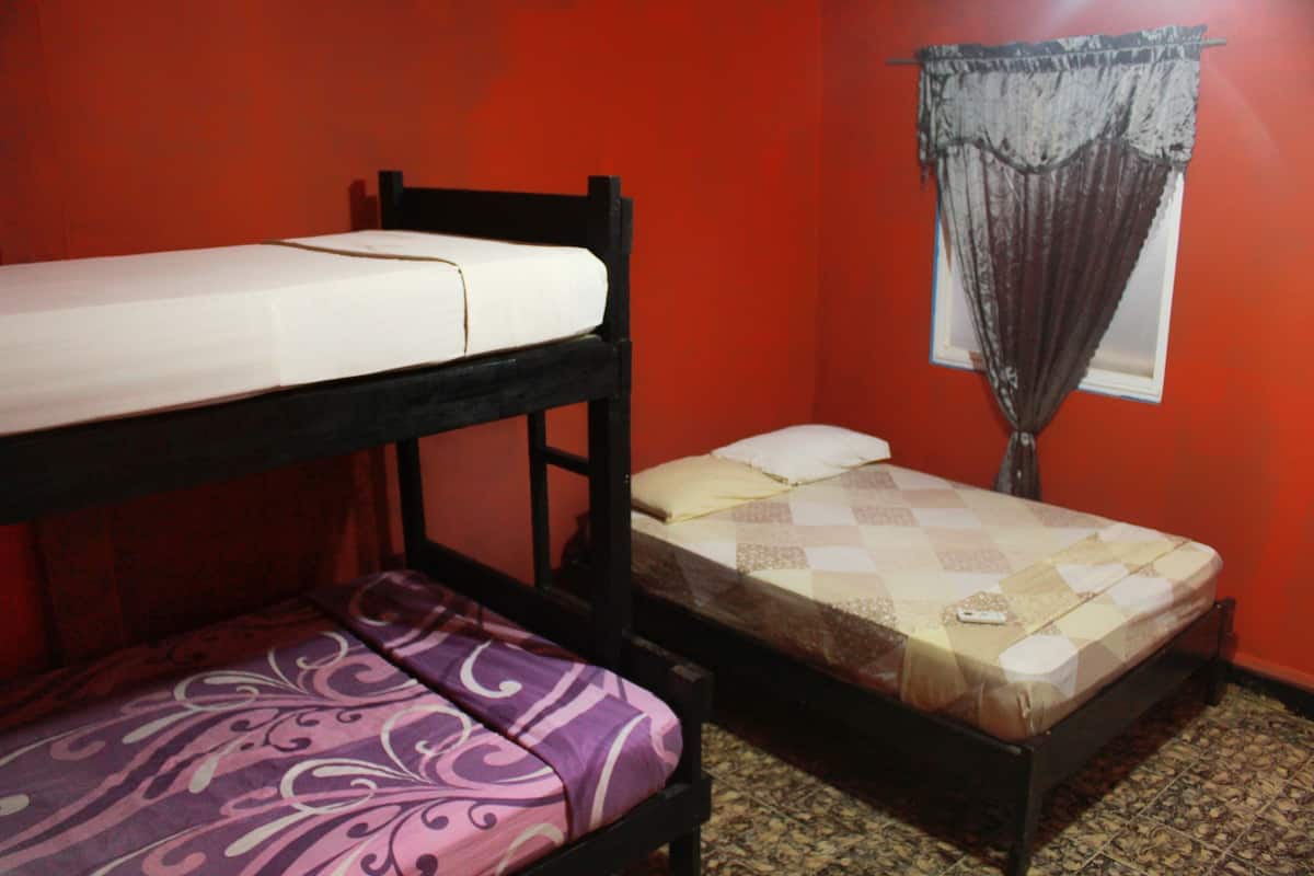 Comfort Room | 1 bedroom, down comforters, Tempur-Pedic beds, free WiFi