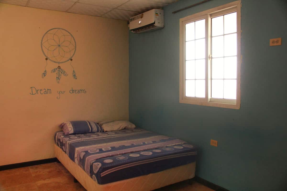 Comfort Room | 1 bedroom, down comforters, Tempur-Pedic beds, free WiFi