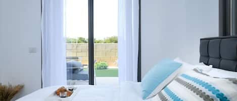 4 bedrooms, iron/ironing board