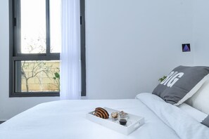 4 bedrooms, iron/ironing board