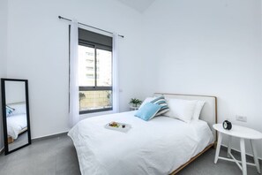 4 Schlafzimmer, Bügeleisen/Bügelbrett