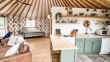 Réfrigérateur, micro-ondes, four, plaque de cuisson