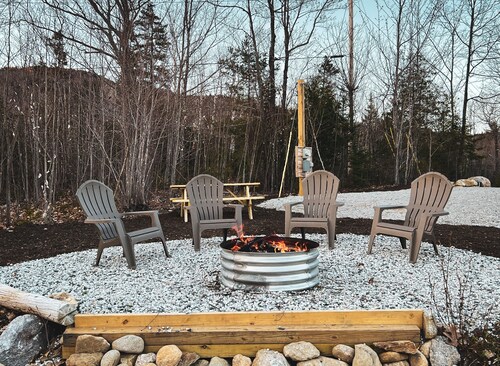 Cozy Luxury Mountain View Yurt! HOT TUB, WiFI, A/C and Shower!!