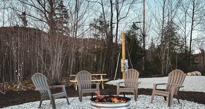 Cozy Luxury Mountain View Yurt! HOT TUB, WiFI, A/C and Shower!!