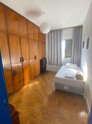 3 quartos, escrivaninha, Wi-Fi de cortesia, roupa de cama