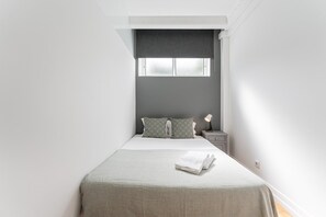 2 bedrooms, internet, bed sheets