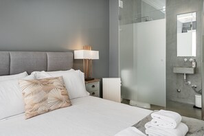 1 quarto, acesso à internet, roupa de cama