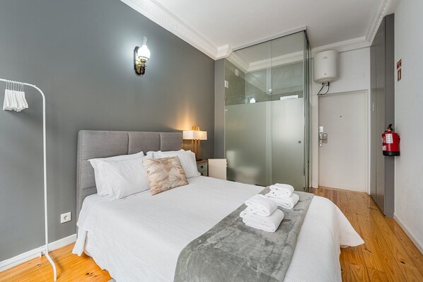 1 quarto, acesso à internet, roupa de cama