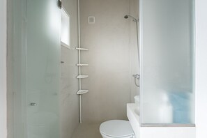 Ducha, secador de pelo, toallas