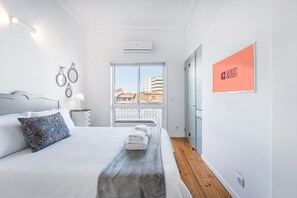 1 quarto, acesso à internet, roupa de cama